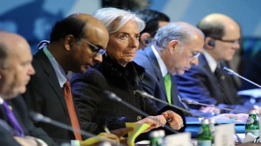 International Monetary Fund (IMF) Managing Director Christine Lagarde (C) attends a meeting of G20 states finance ministers.